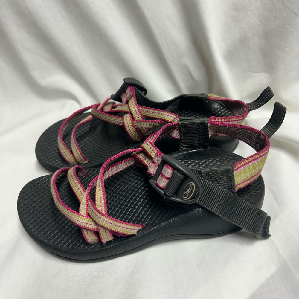 Youth Chaco Z2 sandals youth size Y 1 Pink /green , Hiking, Swimming, EUC Kids - Picture 4 of 9